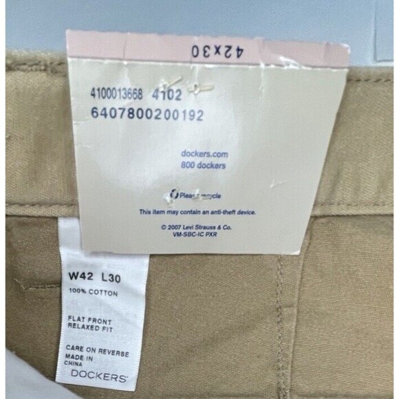 Dockers Side Zip Khaki Chino Flat Front Relaxed Fit 42x30 NWT MSRP $50 - Picture 5 of 9